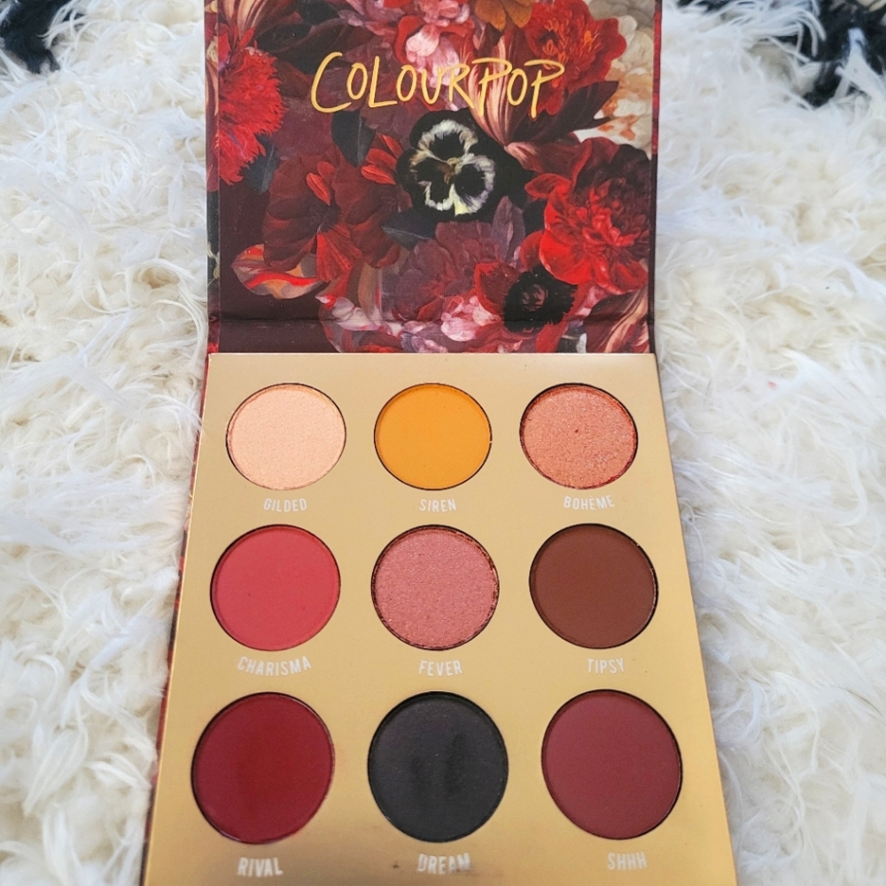 Colourpop glam eyeshadow palette.